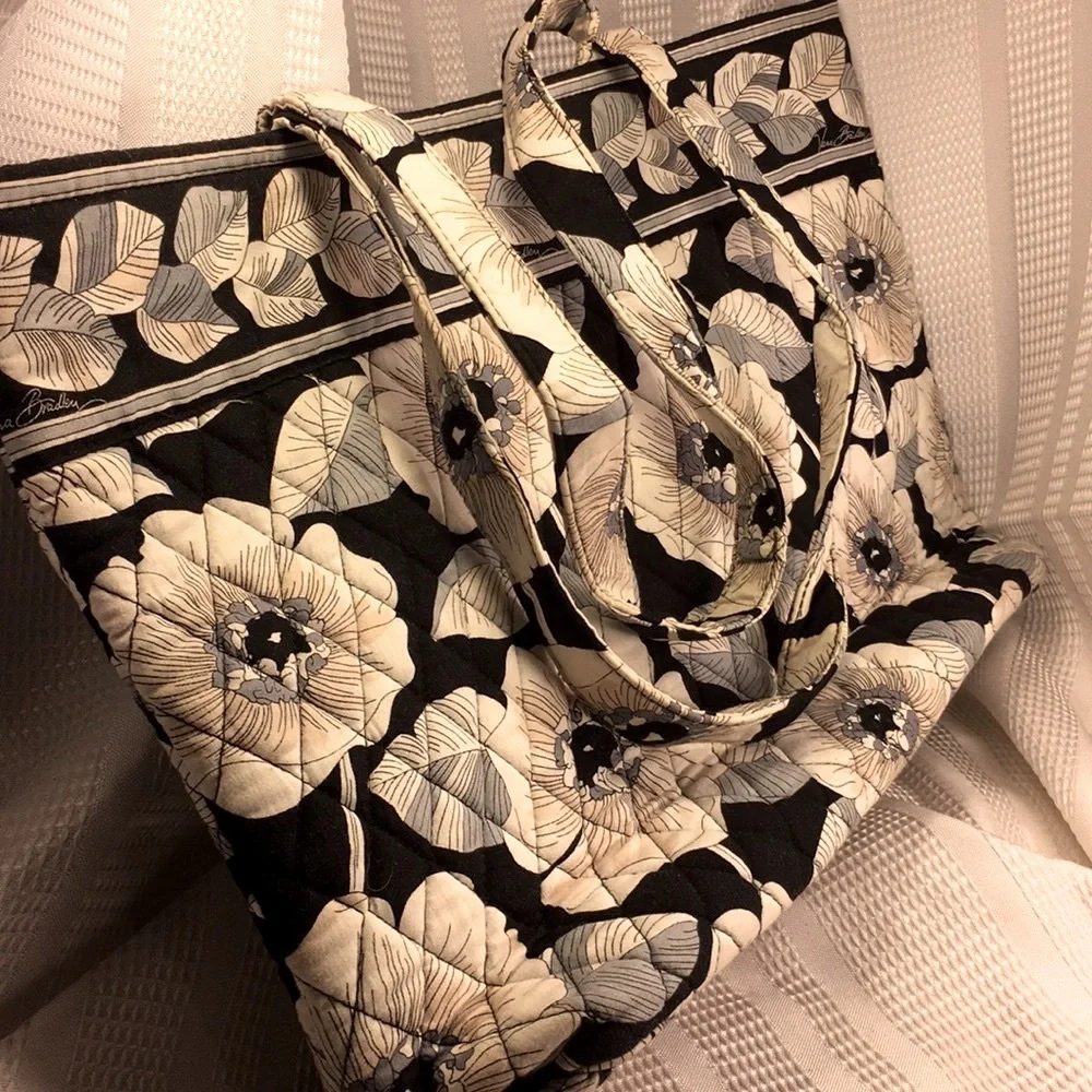 Vera Bradley large bag hardly used (if ever) leaf